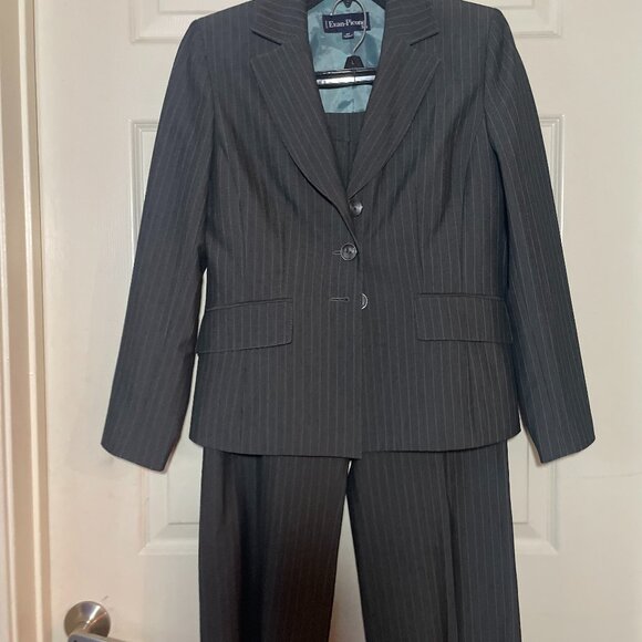 Evan Picone Pants - Evan Picone Women 2 Piece Grey & Blue pinstriped Suit